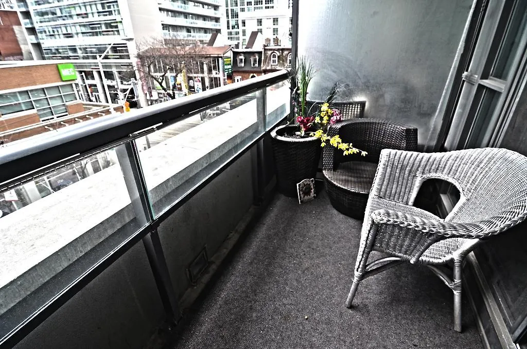 Toronto Escape - Entertainment District- 8 Charlotte Street Apartment